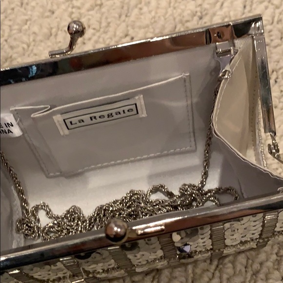 Silver beaded and sequined clutch - Picture 3 of 7